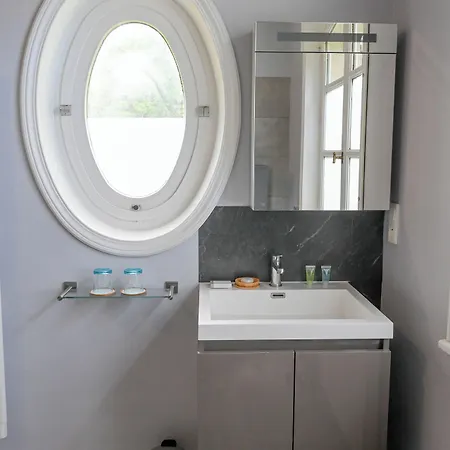 فندق مبيت وإفطار La Fontaine Dort Tessy-sur-Vire